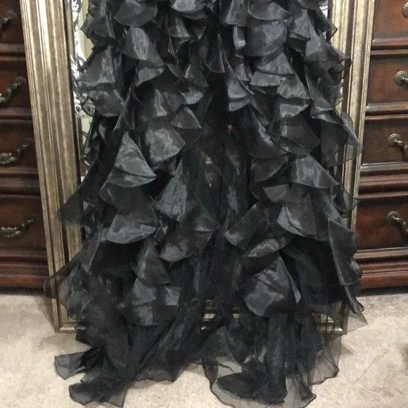 SHERRI Hill Formal - Picture 5 of 6